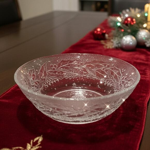 Set of 7 Vintage Arcoroc Holly Tree Tannenbaum Embossed Glass Christmas Bowls - Picture 2 of 12